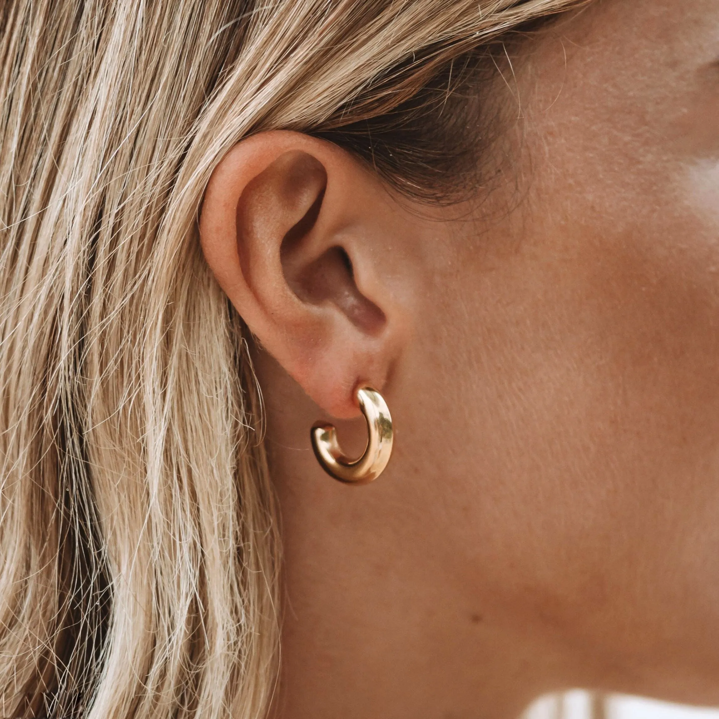 Attractive Detail Chunky Huggie Hoop Earrings