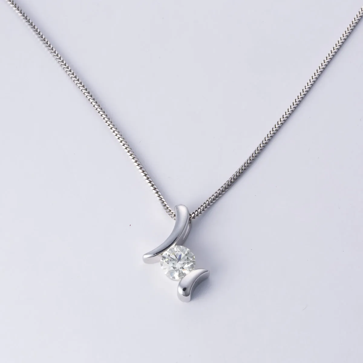 Candid Moment Cozy Detail 18k White Gold Solitaire Pendant & Chain | 1.10 ct