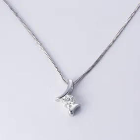 Candid Moment Cozy Detail 18k White Gold Solitaire Pendant & Chain | 1.10 ct