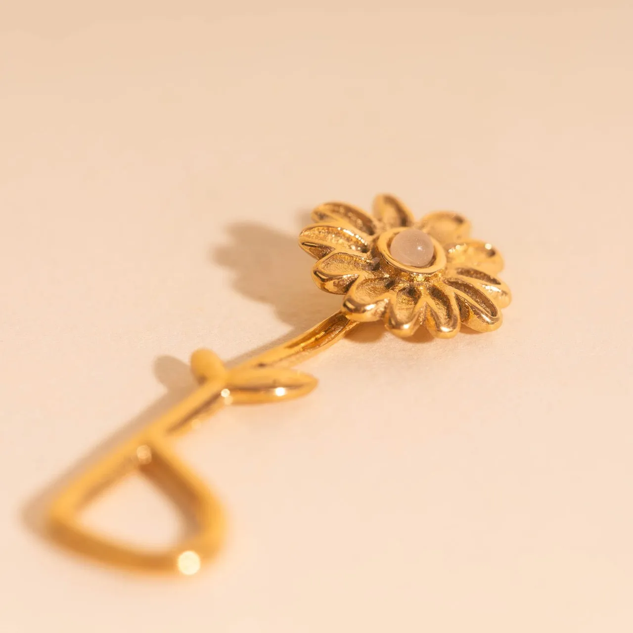 Dainty Daisy Necklace Charm Petite Style