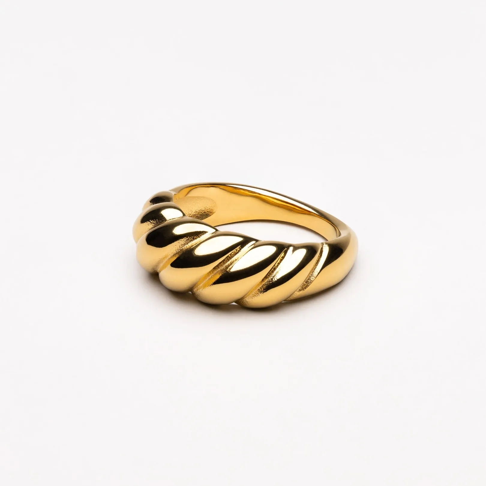 Croissant Ring Lightweight Feel Strong Article