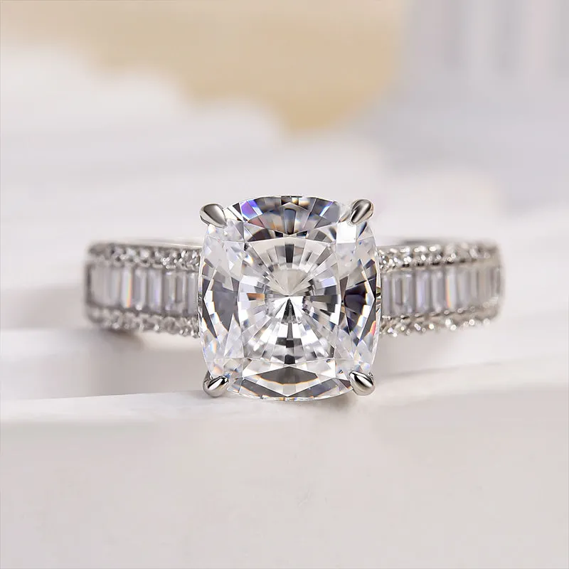 Effortless Edge Louily Outstanding Cushion Cut Engagement Ring