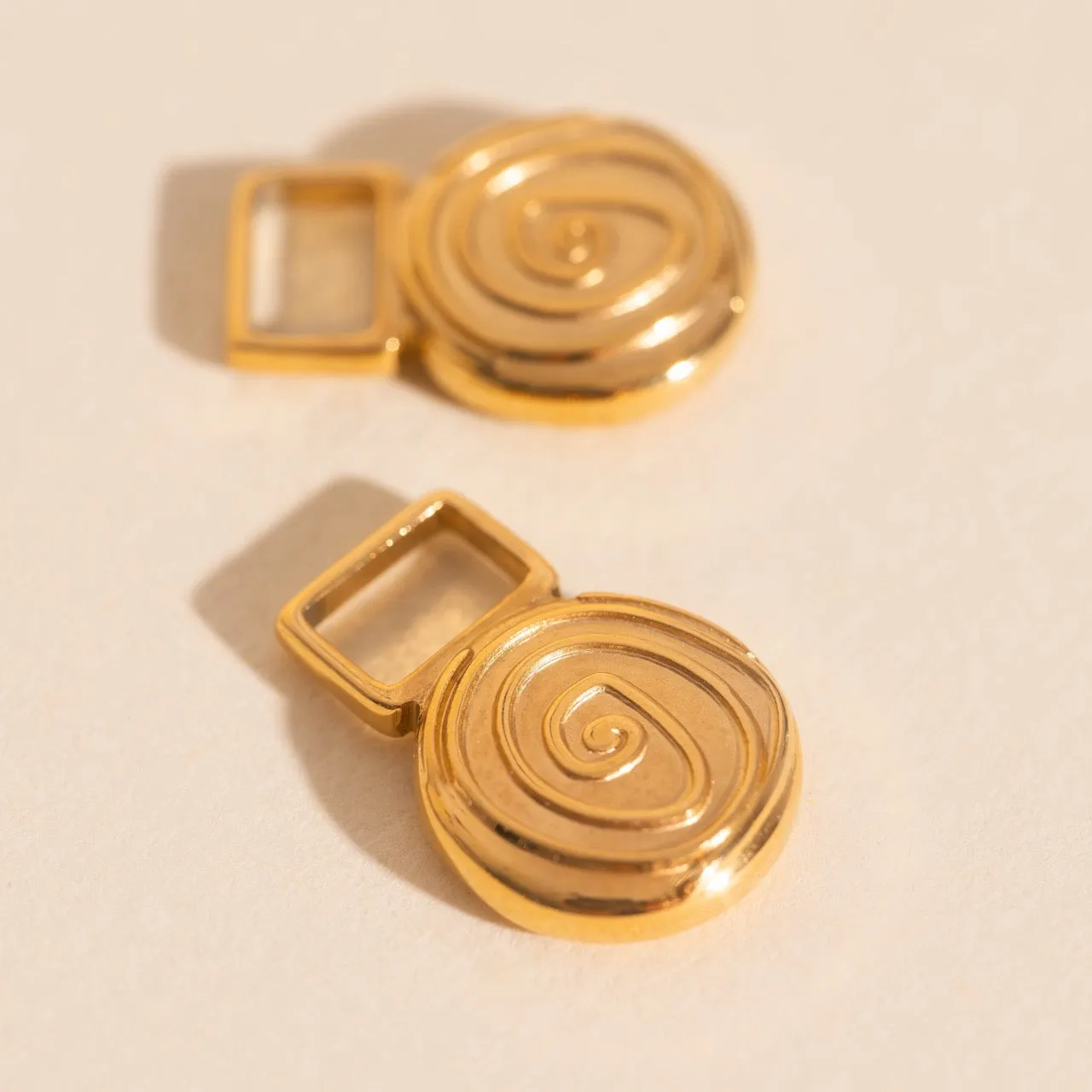 Metallic Jewelry Attractive Detail Ocean Whirl Chunky Huggie Hoop Charms