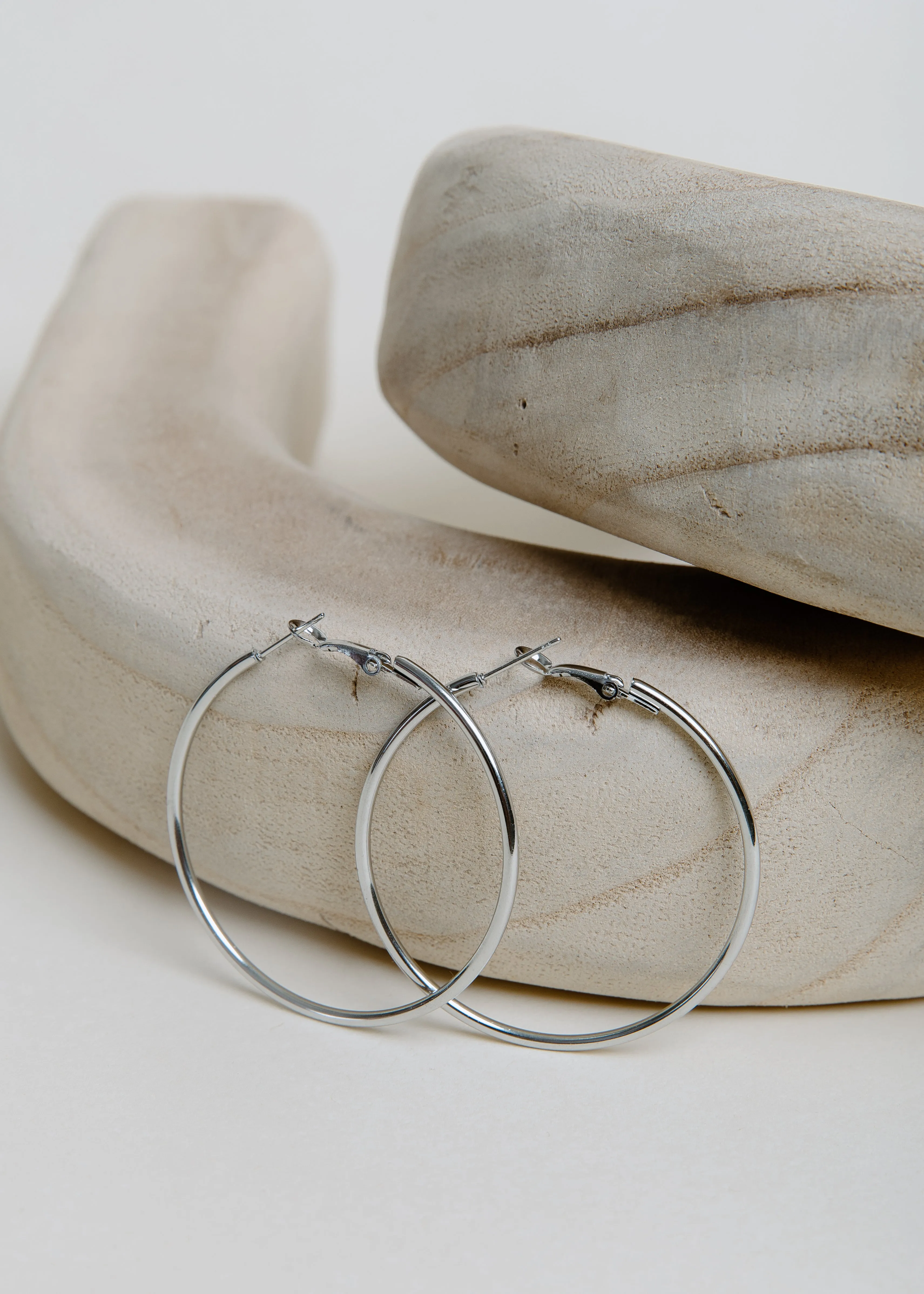 Abstract Piece Sophisticated Ornament LA-YOU Hoops Medium - Silver