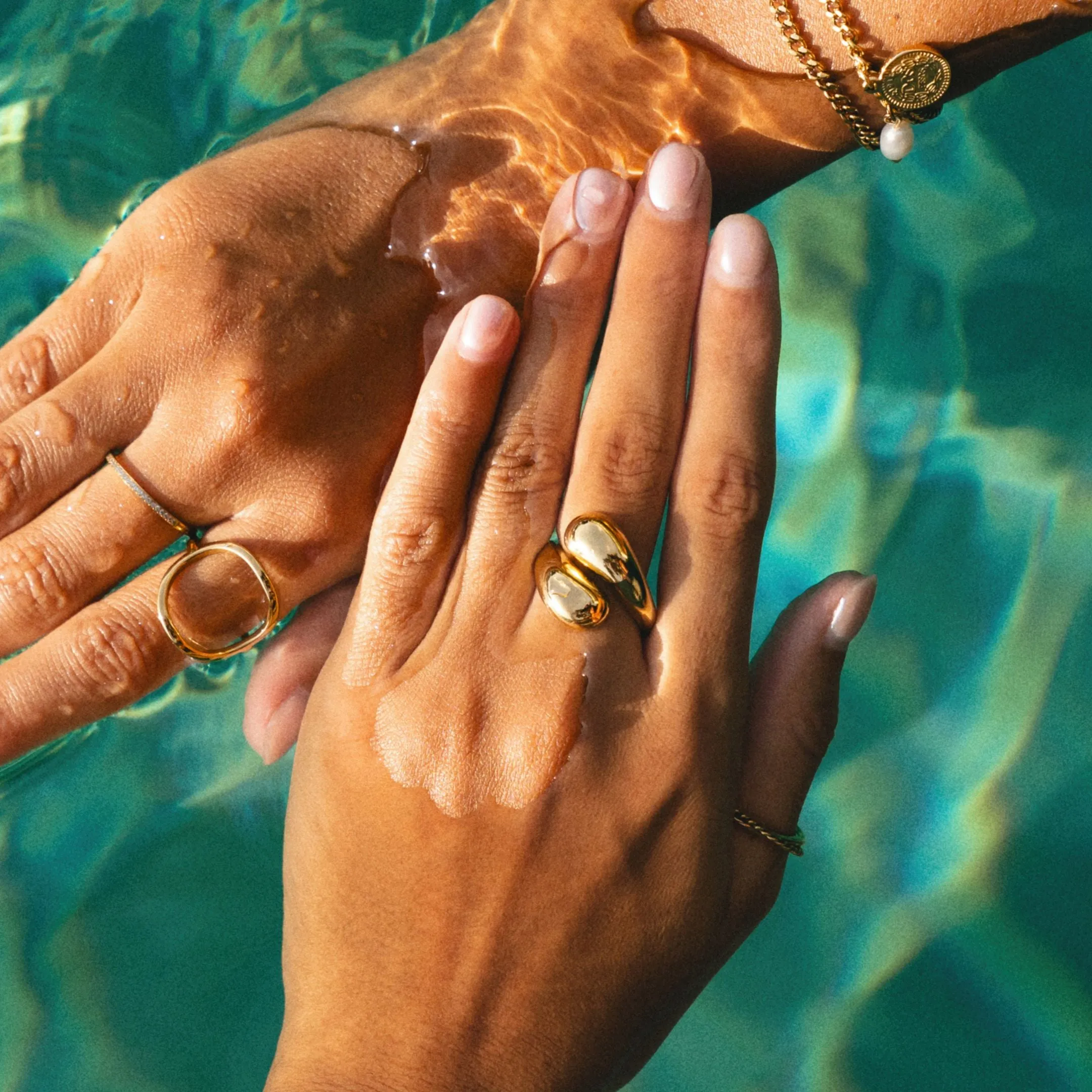 Neutral Mood Minimal Proportion Double Twist Ring