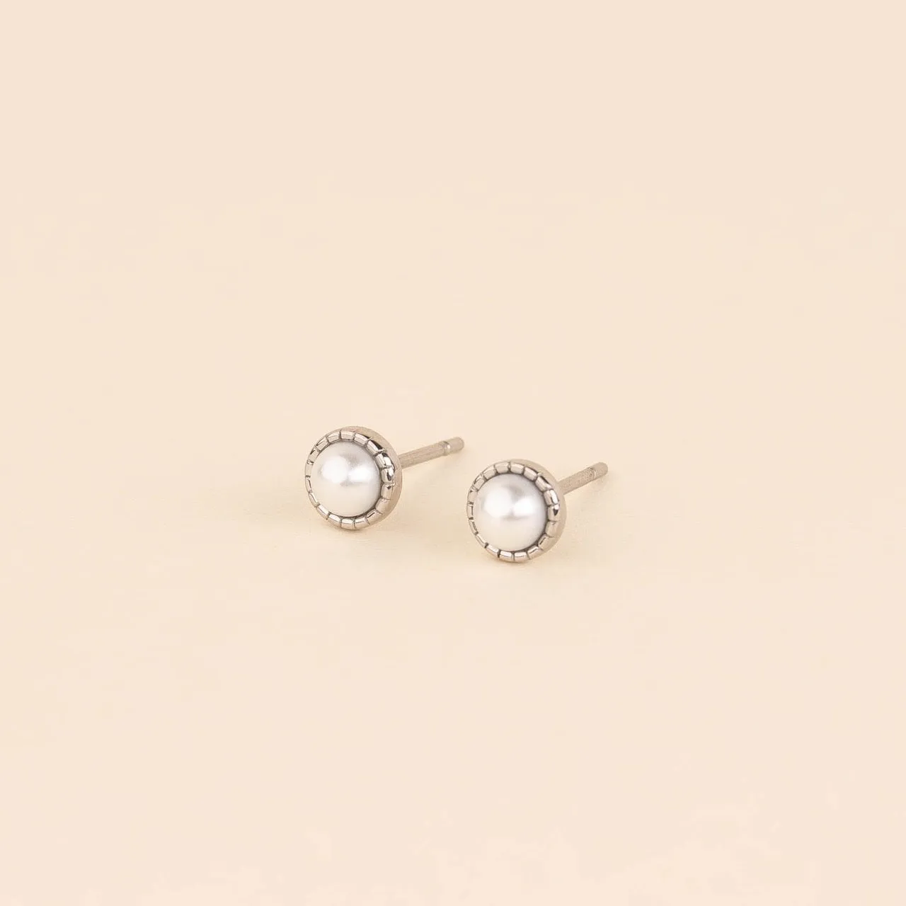 Shiny Trinket Stylish Design Pearl Stud Earrings