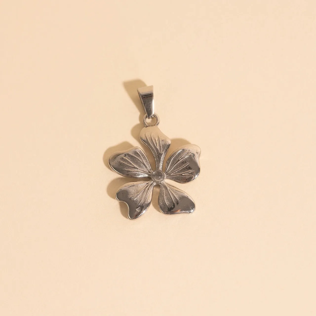 Minimal Beauty Frequently Used Item Flower Necklace Charm