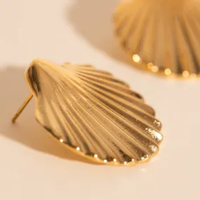 Everyday Ornament Pearlescent Embellishment Jumbo Seashell Stud Earrings