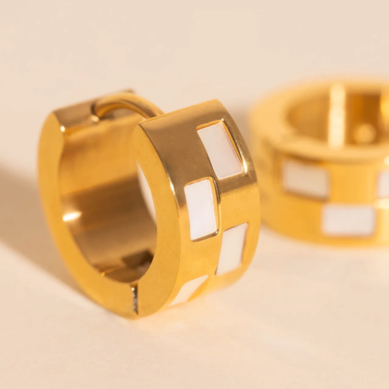 Pearl Shell Checkered Super Chunky Huggie Hoop Earrings Business Trinket