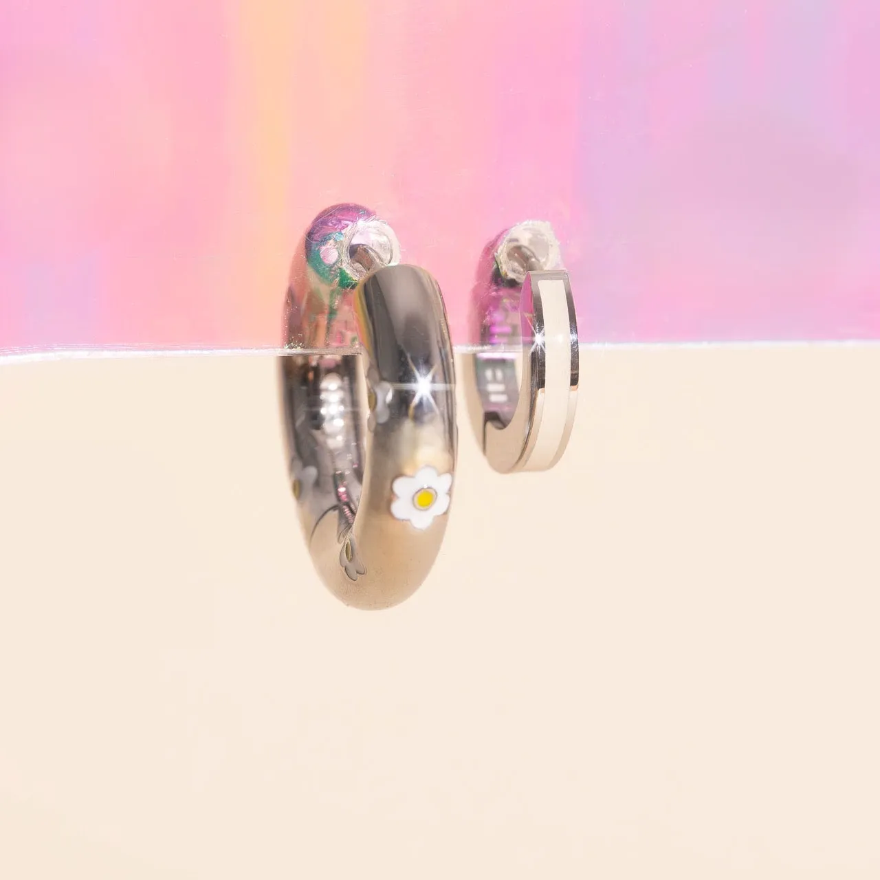 Iridescent Ornament White & Yellow Daisy Stack Pack (2 item pairs)