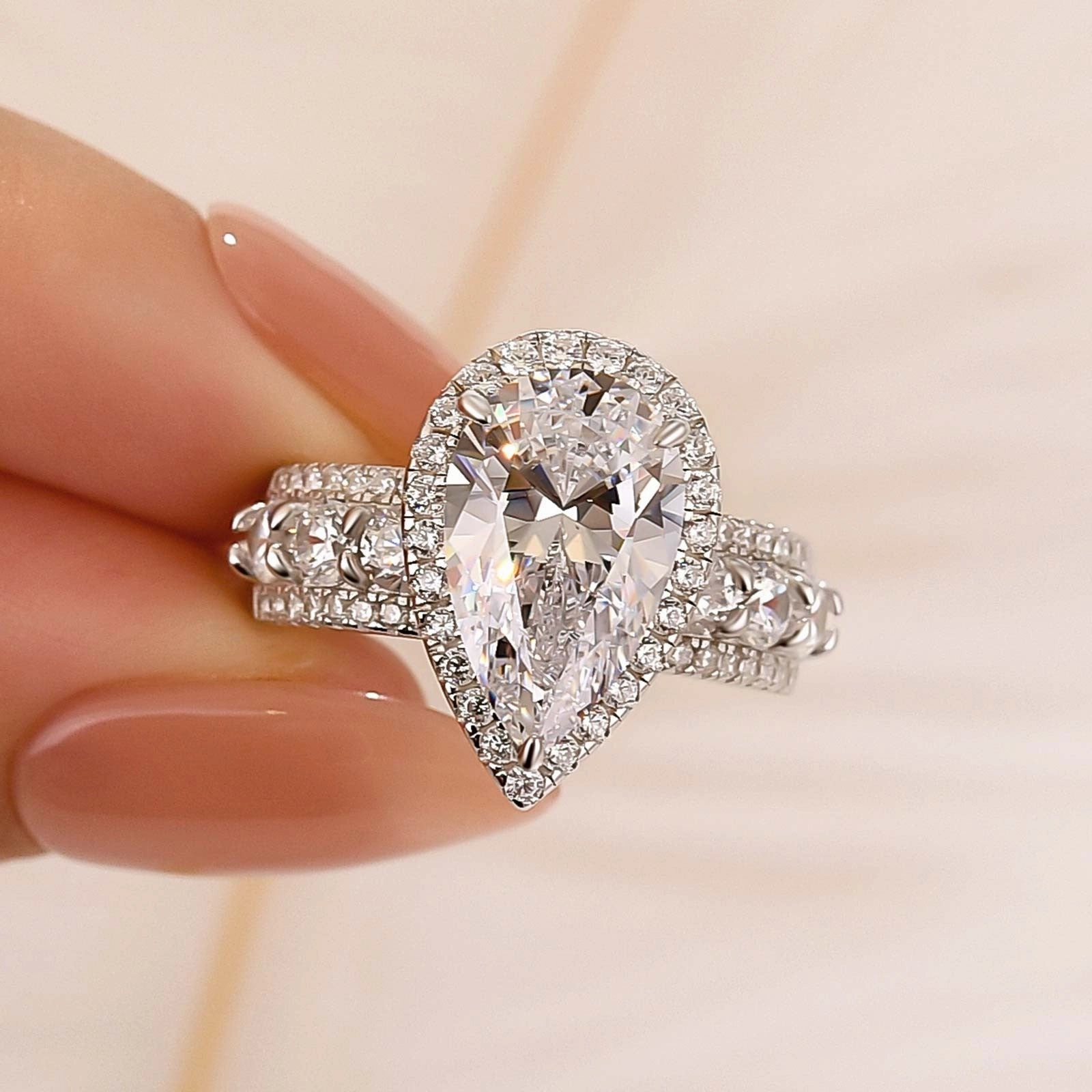 Bright design Unique Feature Luxe 4.0Ct Pear Cut Halo Engagement Ring Travel Ring In Sterling Silver