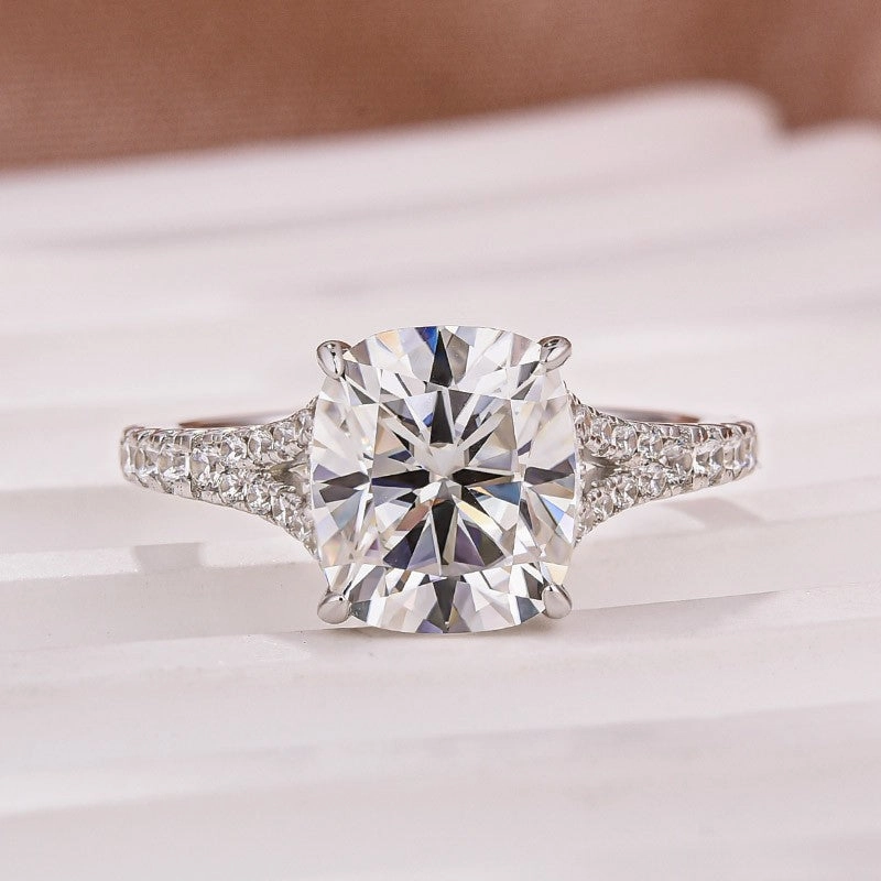 Moissanite 3.5Ct Cushion Cut Split Shank White Gold Engagement Ring Chic Highlight Statement Style