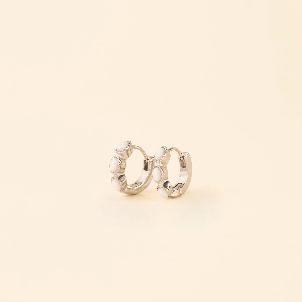 White Stone Chunky Huggie Hoop Earrings Brilliant Ornament Dull Adornment