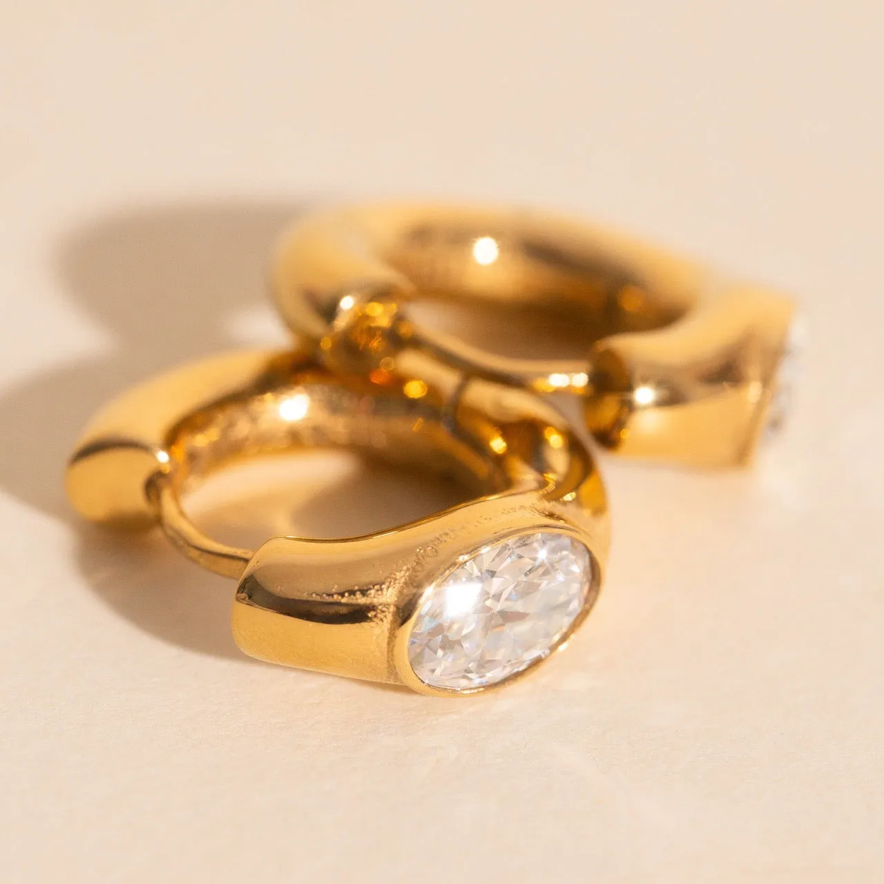 Modern Detail Vintage-Inspired Accessory Oval Crystal Chunky Rounded Huggie Hoop Earrings