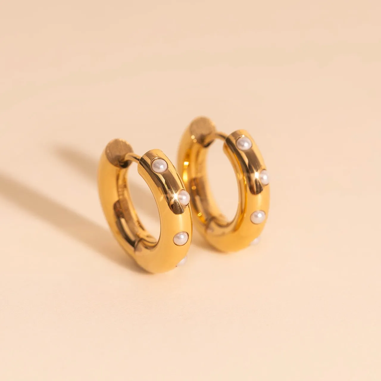 Trendy Essential Pearl Chunky Rounded Huggie Hoop Earrings