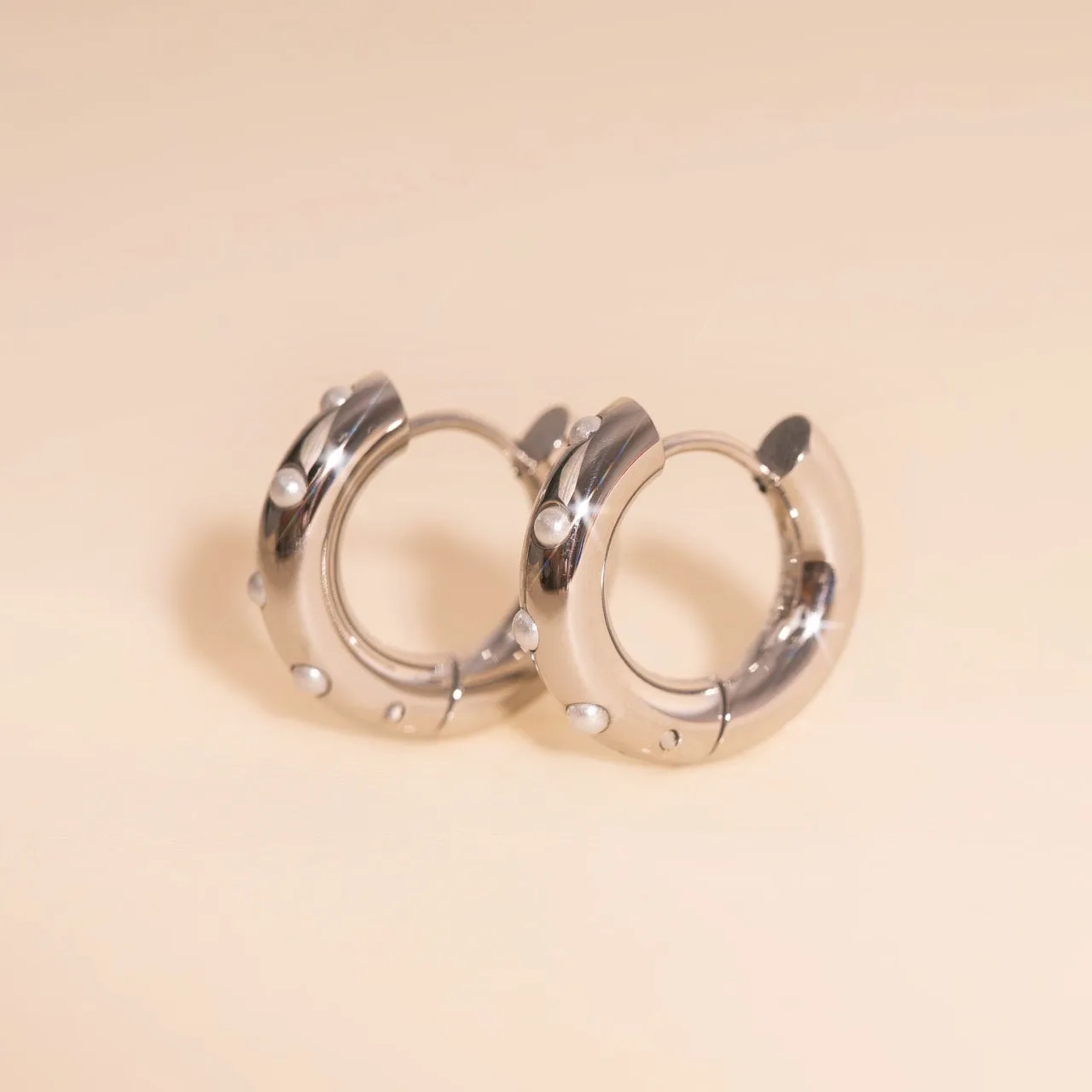 Fashionable Embellishment Pearl Chunky Rounded Huggie Hoop Earrings
