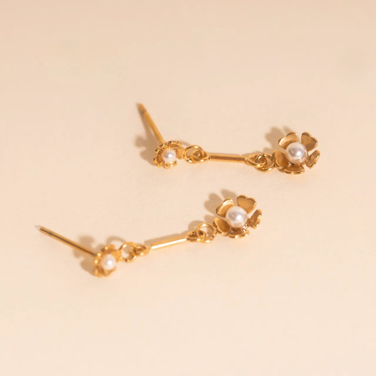 Pearl Flower Dangle Stud Earrings Decorative design Vintage Appearance