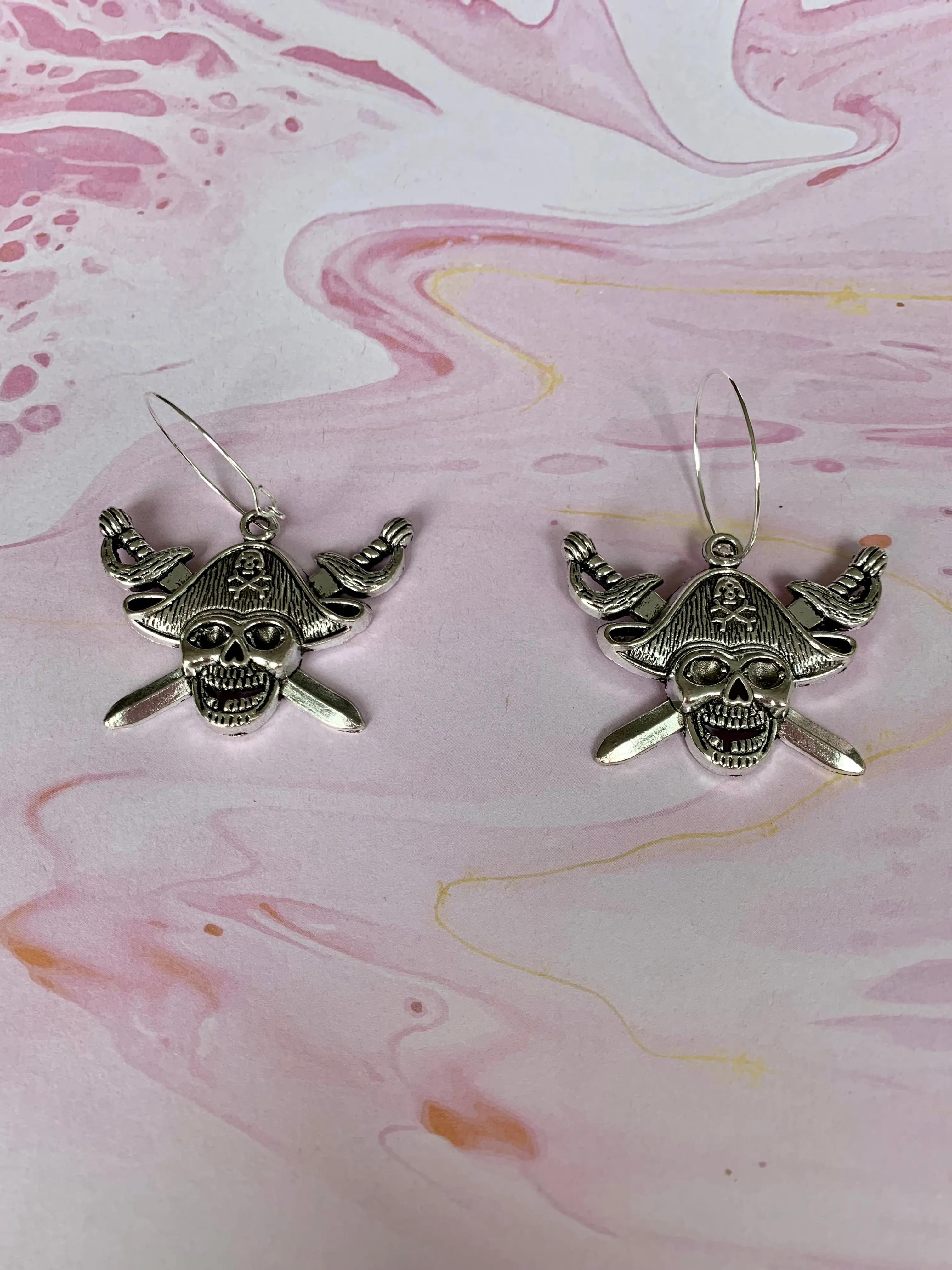 Evening Trinket Pirate Skull Earrings