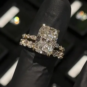 Gift Appeal 5.0Ct Cushion Cut Engagement Ring With Classic Wedding Band