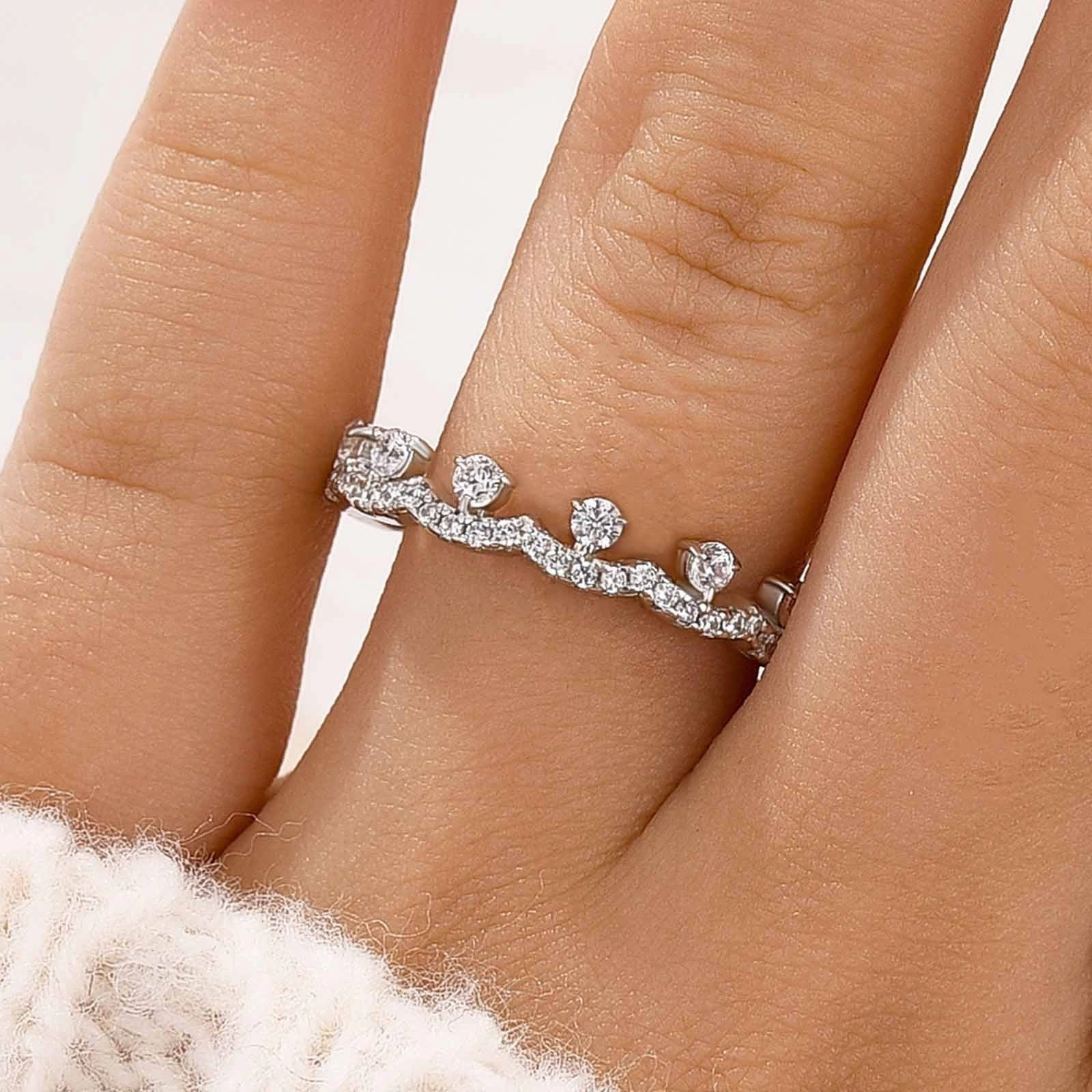 Fresh Feature Romantic Moment Unique 0.5Ct Eternity Crown-Shaped Wedding Band In Sterling Silver