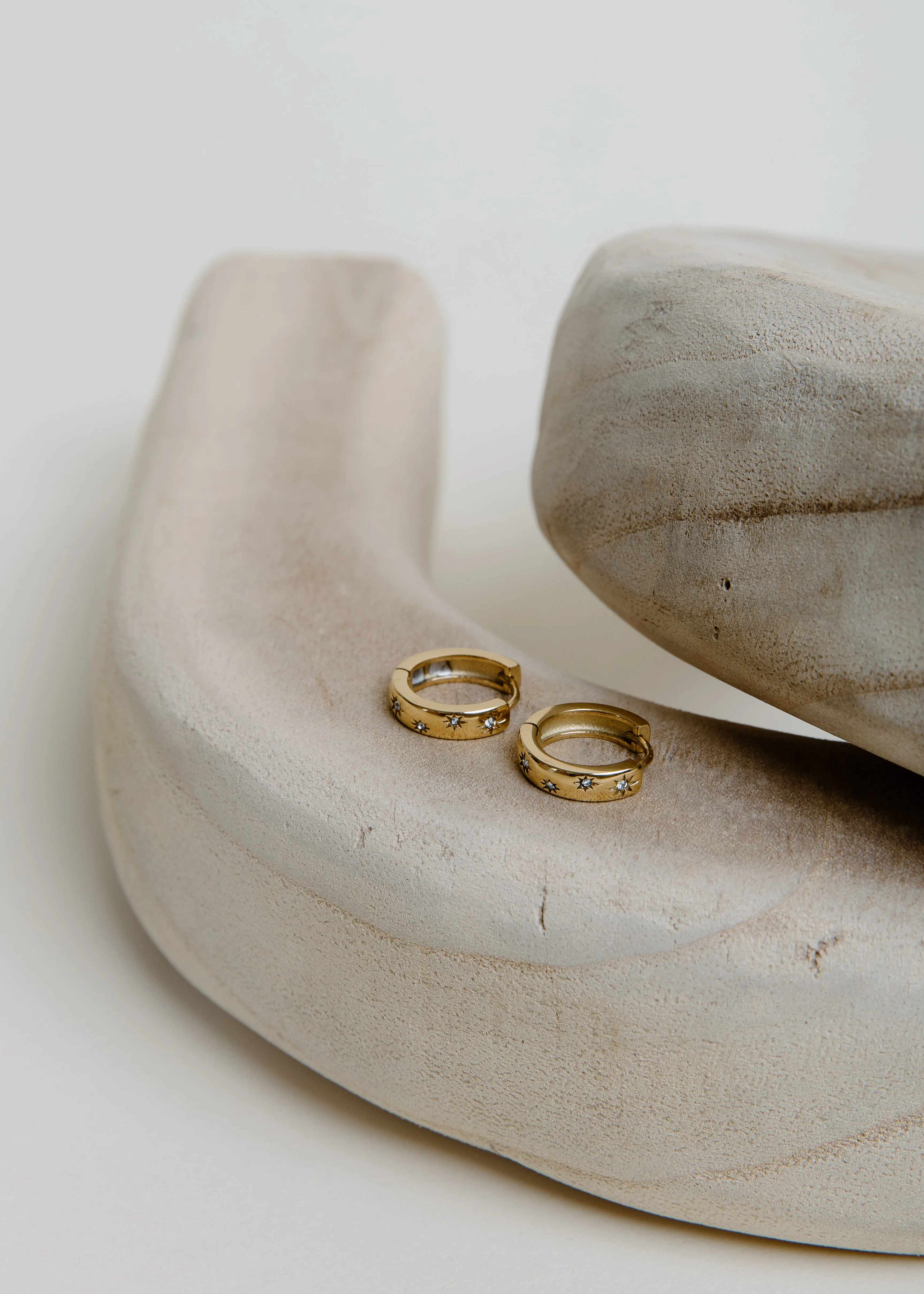 Creative Adornment Classic Appearance Regina Hoops