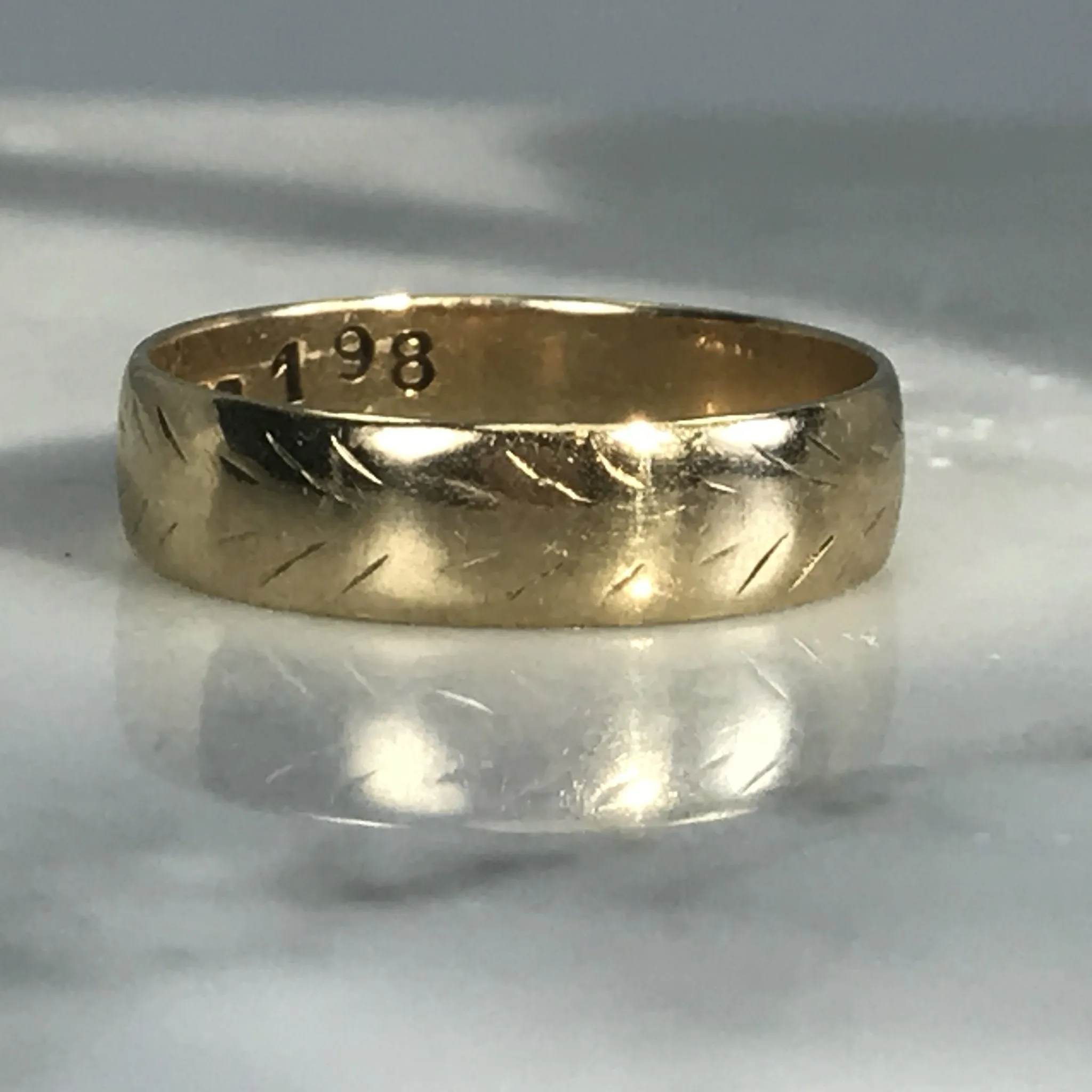 Contemporary Design Vintage Etched Gold Wedding Band. 9k Yellow Gold. Stacking Ring. 1930s. Size 6 1/4. Estate Jewelry