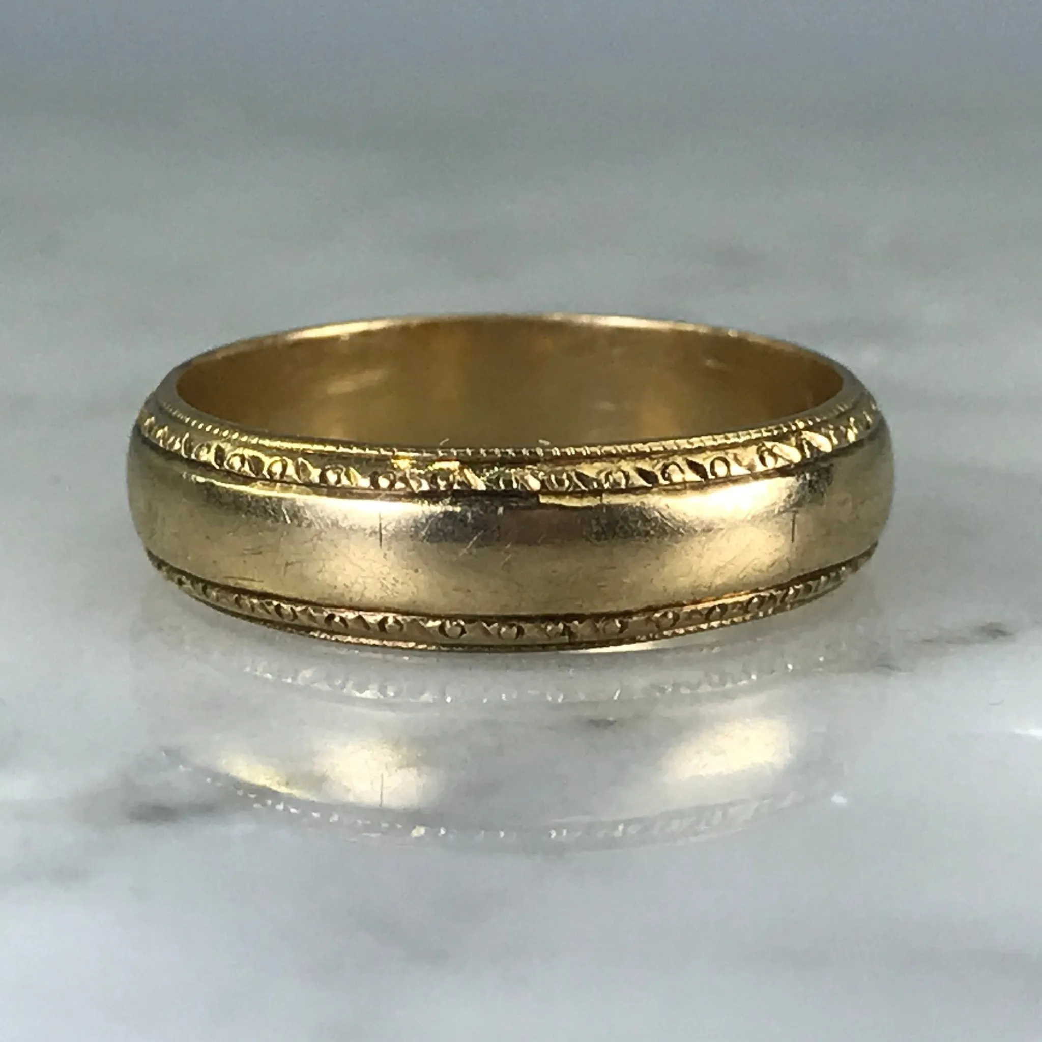 Classic Decoration Casual Simplicity Vintage Etched Gold Wedding Band. Size 6.5 US. Stacking Ring. Thumb Ring. Circa 1913.