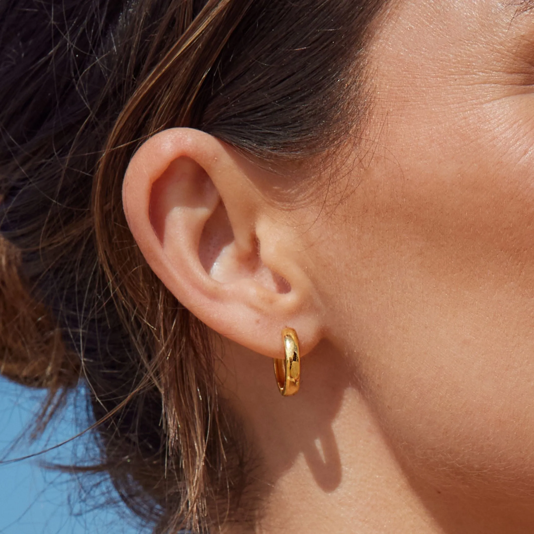 Classic Aesthetic Magnificent Trinket Bold Huggie Hoops