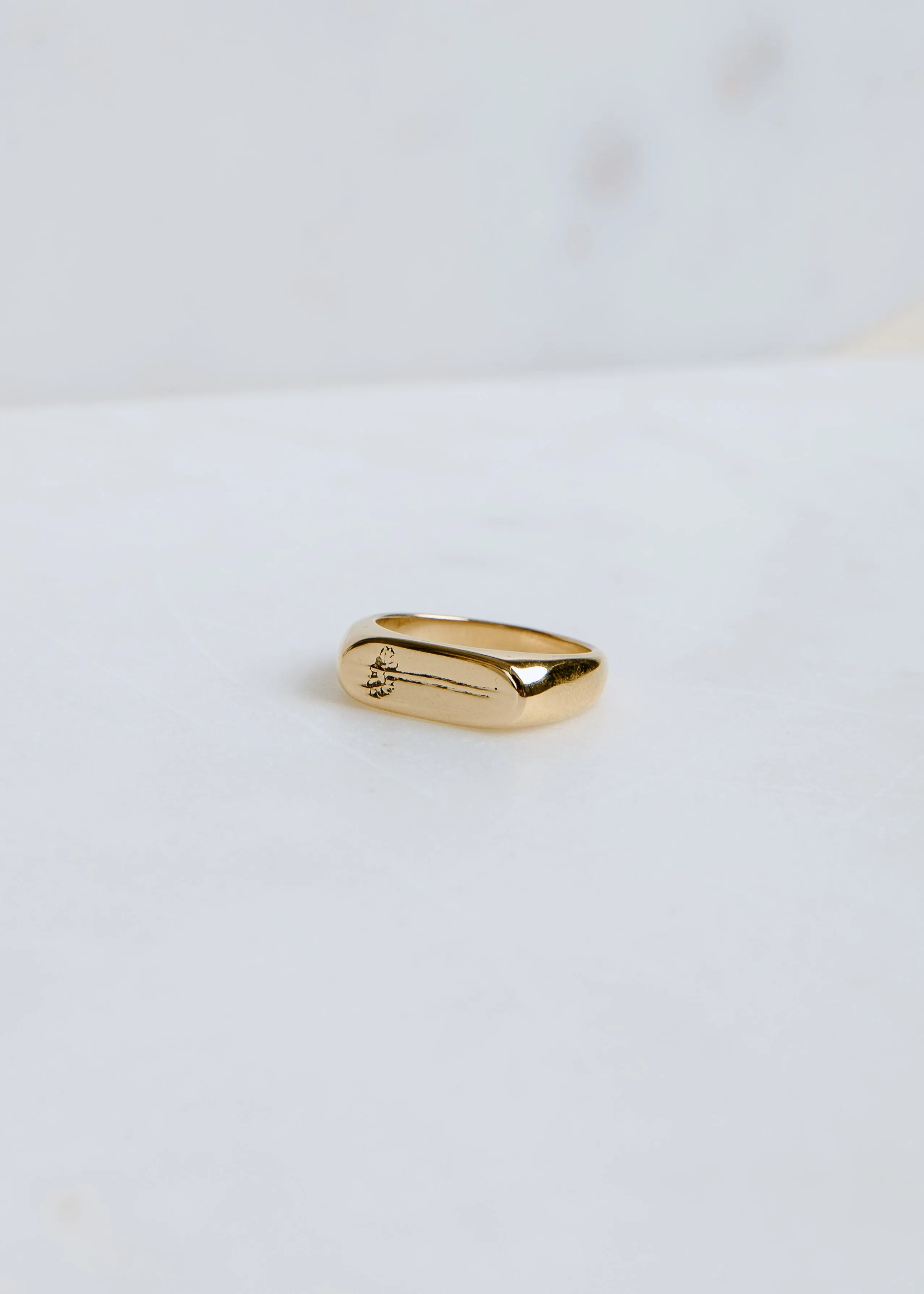 Festive Present Highlight Piece Stamped Daisy Ring