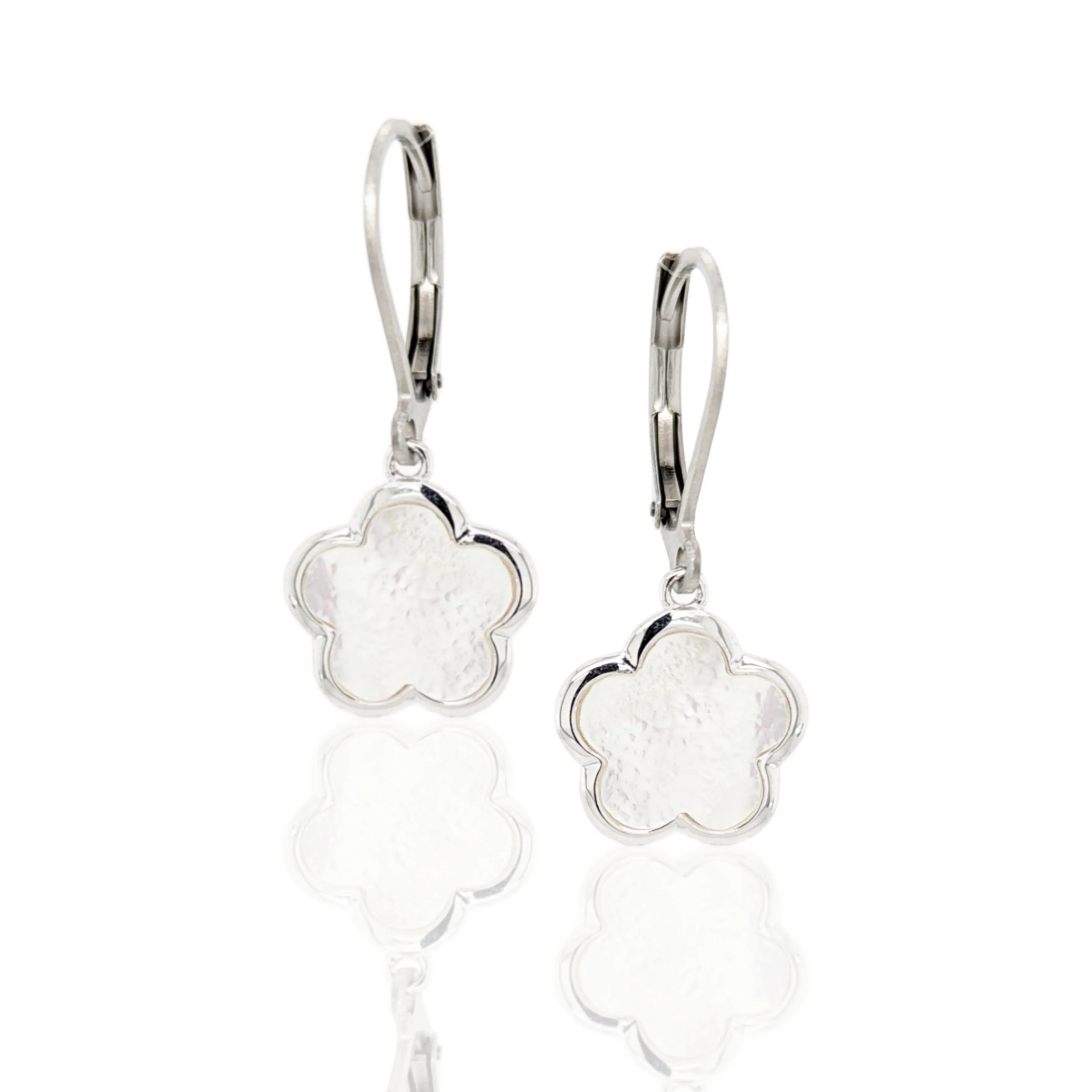 Beautiful Vibe Glittering Selection Surgical Steel Mother of Pearl Flowers Earrings on Leverback