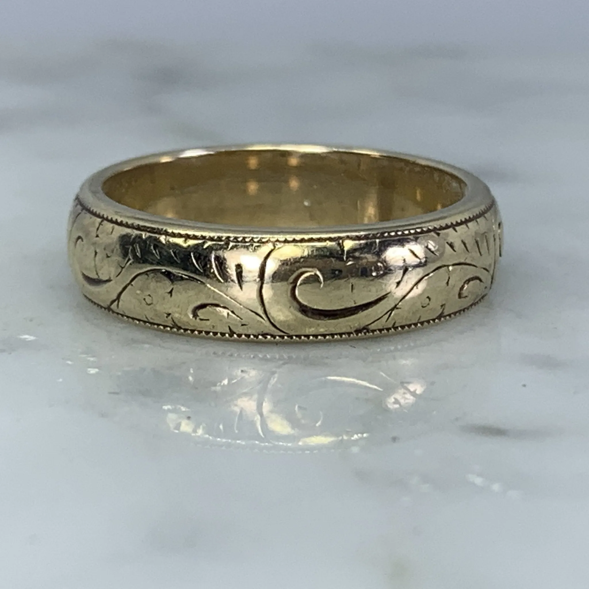 Contemporary Creation 1970s Etched Gold Wedding Band or Stacking Ring in Yellow Gold. Estate Jewelry. Affordable Vintage.