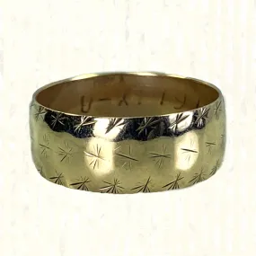 Vintage 1970s Etched Yellow Gold Wedding Band with Star Etching. Perfect Stacking Ring. Delicate Shine Designer Jewelry
