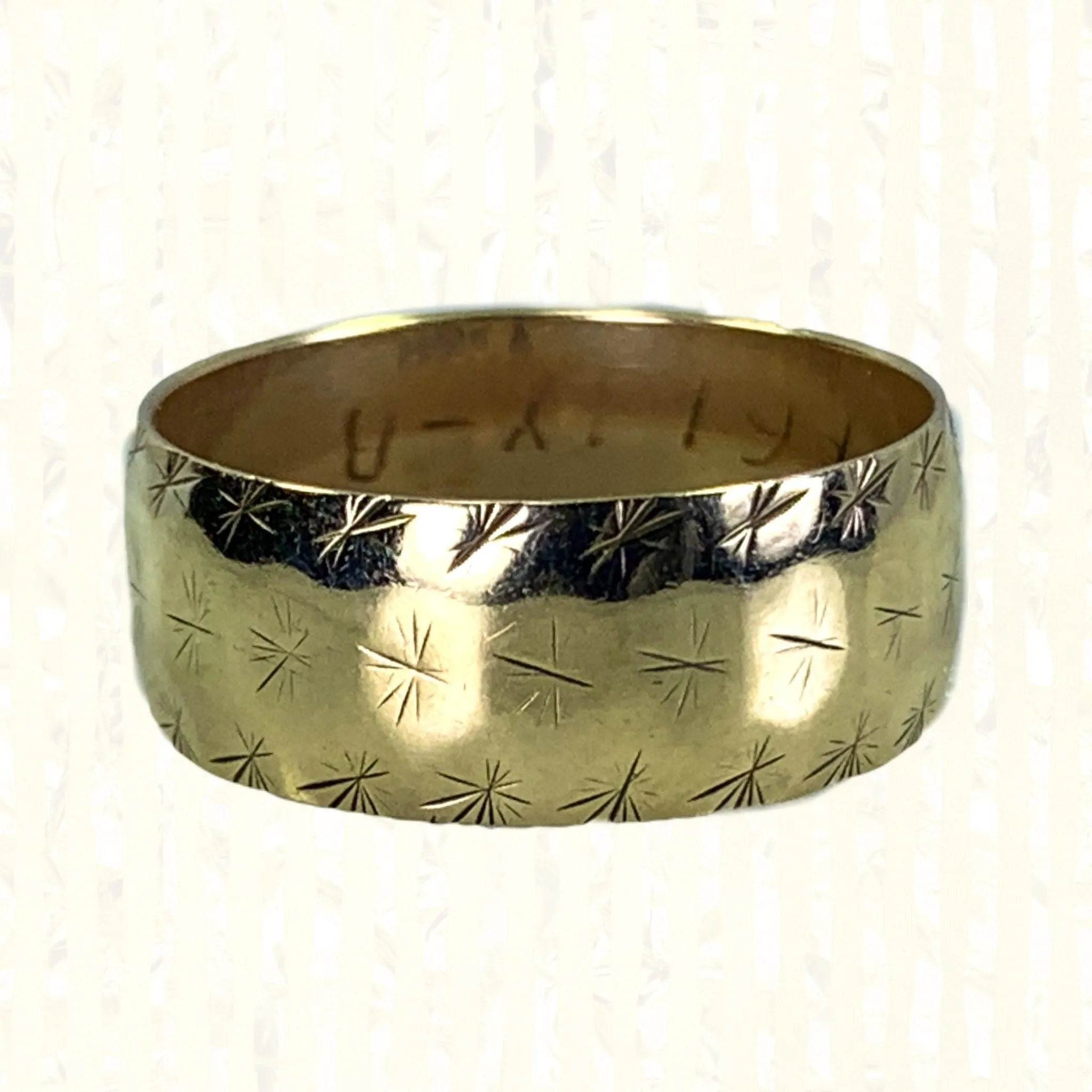Vintage 1970s Etched Yellow Gold Wedding Band with Star Etching. Perfect Stacking Ring. Winter Gift