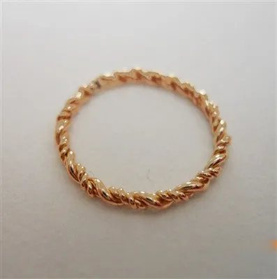 SMALL TWIST STACKER Contemporary Trend Fine Object